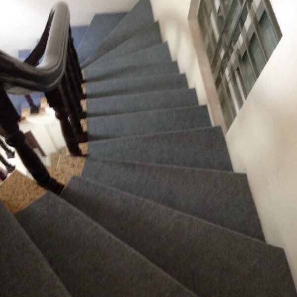 Thảm trải cầu thang cao cấp